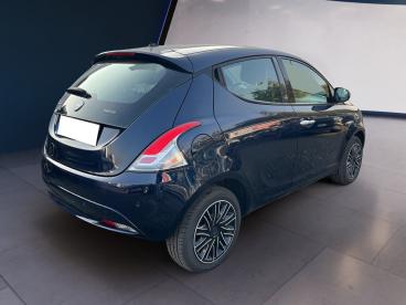LANCIA CERTIFIED Lancia Ypsilon Iii 2015 1.0 Hybrid Gold S And S 70cv Usata - City Car Ibrido Blu - Torino - 2285365_4