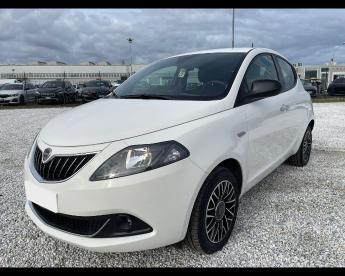 LANCIA CERTIFIED Lancia Ypsilon Iii 2021 1.0 Firefly Hybrid Platino S And S 70cv Usata - City Car Ibrido Bianco - Pontedera - 2288260_1