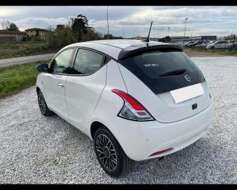 LANCIA CERTIFIED Lancia Ypsilon Iii 2021 1.0 Firefly Hybrid Platino S And S 70cv Usata - City Car Ibrido Bianco - Pontedera - 2288260_2