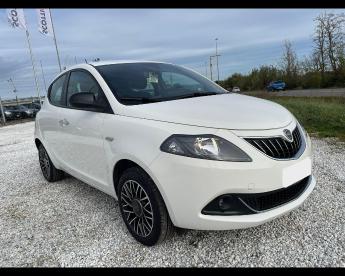 LANCIA CERTIFIED Lancia Ypsilon Iii 2021 1.0 Firefly Hybrid Platino S And S 70cv Usata - City Car Ibrido Bianco - Pontedera - 2288260_3