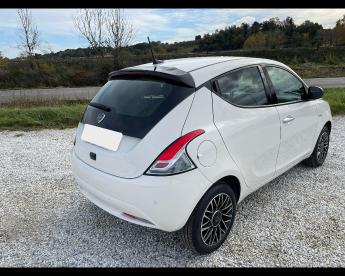 LANCIA CERTIFIED Lancia Ypsilon Iii 2021 1.0 Firefly Hybrid Platino S And S 70cv Usata - City Car Ibrido Bianco - Pontedera - 2288260_4