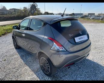 LANCIA CERTIFIED Lancia Ypsilon Iii 2015 1.0 Firefly Hybrid Gold S And S 70cv Usata - City Car Ibrido Grigio - Pontedera - 2289160_2