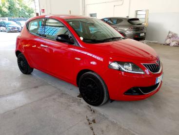 LANCIA CERTIFIED Lancia Ypsilon 1.0 70cv Hybrid Silver Usata - City Car Ibrido Rosso - Fisciano - 2299227_2