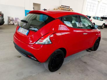 LANCIA CERTIFIED Lancia Ypsilon 1.0 70cv Hybrid Silver Usata - City Car Ibrido Rosso - Fisciano - 2299227_3
