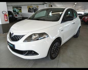 LANCIA CERTIFIED Lancia Ypsilon Iii 2021 1.0 Firefly Hybrid Platino S And S 70cv Usata - City Car Ibrido Bianco - Pisa - 2305330_1