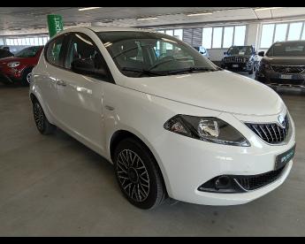 LANCIA CERTIFIED Lancia Ypsilon Iii 2021 1.0 Firefly Hybrid Platino S And S 70cv Usata - City Car Ibrido Bianco - Pisa - 2305330_3