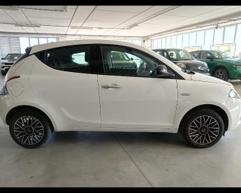 LANCIA CERTIFIED Lancia Ypsilon Iii 2021 1.0 Firefly Hybrid Platino S And S 70cv Usata - City Car Ibrido Bianco - Pisa - 2305330_4