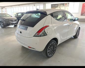 LANCIA CERTIFIED Lancia Ypsilon Iii 2021 1.0 Firefly Hybrid Platino S And S 70cv Usata - City Car Ibrido Bianco - Pisa - 2305330_5