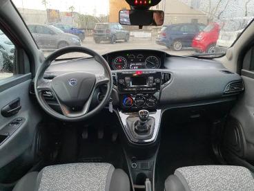 LANCIA CERTIFIED Lancia Ypsilon 0.9 Twinair 70cv Metano Silver Usata - City Car  Rosso - Fisciano - 2306904_5