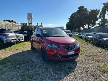 LANCIA CERTIFIED Lancia Ypsilon 1.0 70cv Hybrid Silver Usata - City Car Ibrido Rosso - Fisciano - 2306905_2