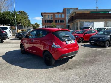 LANCIA CERTIFIED Lancia Ypsilon 1.0 Firefly 5 Porte S And S Hybrid Ecochic Silver Usata - City Car Ibrido Rosso - Fisciano - 2306906_4