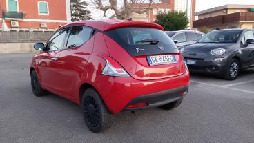 LANCIA CERTIFIED Lancia Ypsilon 1.0 70cv Hybrid Silver Usata - City Car Ibrido Rosso - Fisciano - 2310501_4
