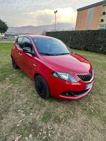 LANCIA CERTIFIED Lancia Ypsilon 1.0 70cv Hybrid Silver Usata - City Car Ibrido Rosso - Fisciano - 2311612_2