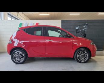 SPOTICAR Lancia Ypsilon Iii 2015 1.0 Firefly Hybrid Gold S And S 70cv Usata - City Car Benzina Rosso - Tortoreto - 502313102_3