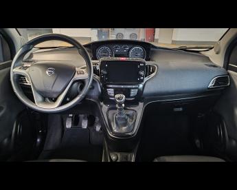 SPOTICAR Lancia Ypsilon Iii 2015 1.0 Firefly Hybrid Gold S And S 70cv Usata - City Car Benzina Rosso - Tortoreto - 502313102_5