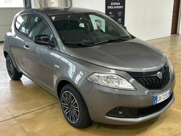 LANCIA CERTIFIED Lancia Ypsilon Iii 2021 1.0 Firefly Hybrid Gold S And S 70cv 5p.t Usata - City Car Ibrido Grigio - Parma - 2313922_2