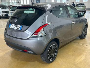 LANCIA CERTIFIED Lancia Ypsilon Iii 2021 1.0 Firefly Hybrid Gold S And S 70cv 5p.t Usata - City Car Ibrido Grigio - Parma - 2313922_3