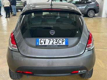LANCIA CERTIFIED Lancia Ypsilon Iii 2021 1.0 Firefly Hybrid Gold S And S 70cv 5p.t Usata - City Car Ibrido Grigio - Parma - 2313922_4