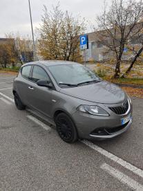 LANCIA CERTIFIED Lancia Ypsilon 1.0 70cv Hybrid Silver Usata - City Car Ibrido Grigio - Fisciano - 2314394_2