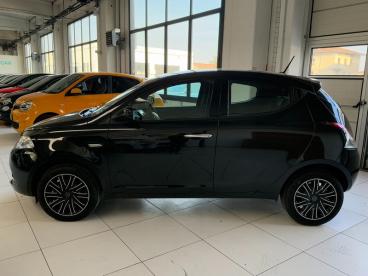 LANCIA CERTIFIED Lancia Ypsilon Iii 2021 1.0 Firefly Hybrid Gold S And S 70cv 5p.t Usata - City Car Ibrido Nero - Parma - 2314683_3
