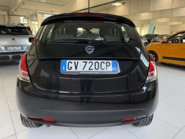 LANCIA CERTIFIED Lancia Ypsilon Iii 2021 1.0 Firefly Hybrid Gold S And S 70cv 5p.t Usata - City Car Ibrido Nero - Parma - 2314683_4
