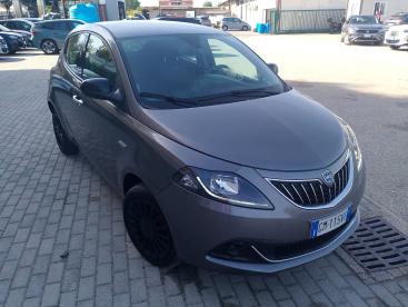 LANCIA CERTIFIED Lancia Ypsilon 1.0 70cv Hybrid Silver Usata - City Car Ibrido Grigio - Fisciano - 2314998_2