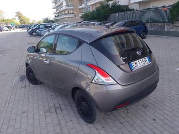 LANCIA CERTIFIED Lancia Ypsilon 1.0 70cv Hybrid Silver Usata - City Car Ibrido Grigio - Fisciano - 2314998_3