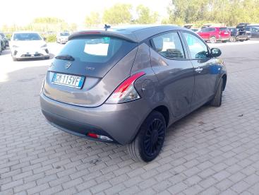 LANCIA CERTIFIED Lancia Ypsilon 1.0 70cv Hybrid Silver Usata - City Car Ibrido Grigio - Fisciano - 2314998_4