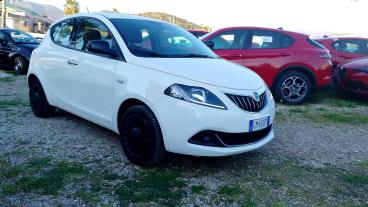 LANCIA CERTIFIED Lancia Ypsilon 1.0 70cv Hybrid Silver Usata - City Car Ibrido Bianco - Fisciano - 2318527_2