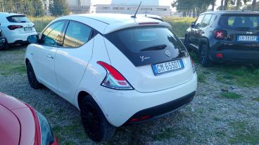 LANCIA CERTIFIED Lancia Ypsilon 1.0 70cv Hybrid Silver Usata - City Car Ibrido Bianco - Fisciano - 2318527_4