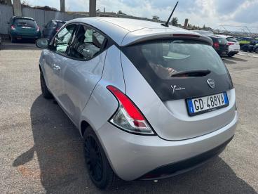LANCIA CERTIFIED Lancia Ypsilon Iii 2021 1.0 Firefly Hybrid Silver S And S 70cv Usata - City Car Ibrido Grigio - Biella - 2320535_3
