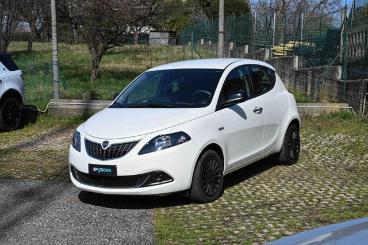 LANCIA CERTIFIED Lancia Ypsilon 1.0 Firefly S And S Hybrid Ecochic Silver Usata - City Car Ibrido Bianco - Carmagnola - 2320859_1