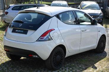 LANCIA CERTIFIED Lancia Ypsilon 1.0 Firefly S And S Hybrid Ecochic Silver Usata - City Car Ibrido Bianco - Carmagnola - 2320859_5