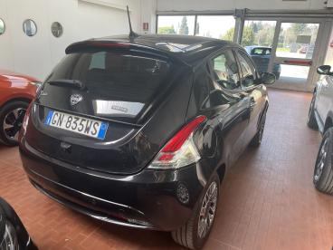 SPOTICAR Lancia Ypsilon 1.0 Firefly 5 Porte S And S Hybrid Gold Plus Usata - City Car Ibrido Nero - Casatenovo - 502323155_4