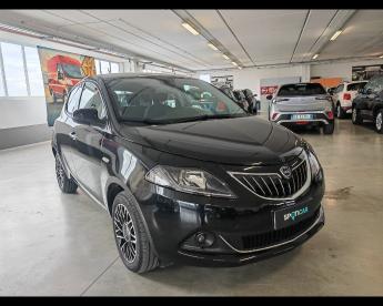 LANCIA CERTIFIED Lancia Ypsilon Iii 2021 1.0 Firefly Hybrid Platino S And S 70cv Usata - City Car Ibrido Nero - Pisa - 2323793_3
