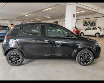 LANCIA CERTIFIED Lancia Ypsilon Iii 2021 1.0 Firefly Hybrid Platino S And S 70cv Usata - City Car Ibrido Nero - Pisa - 2323793_4