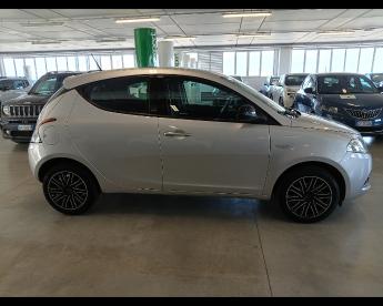 LANCIA CERTIFIED Lancia Ypsilon Iii 2015 1.0 Firefly Hybrid Gold S And S 70cv Usata - City Car Benzina Bianco - Pisa - 2323797_5