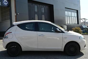 LANCIA CERTIFIED Lancia Ypsilon 1.0 Firefly S And S Hybrid Silver Usata - City Car Ibrido Beige - Carmagnola - 2324118_4