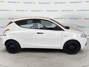 LANCIA CERTIFIED Lancia Ypsilon Iii 2015 1.2 Elefantino Blu Ecochic Gpl 69cv My19 Usata - City Car  Bianco - Bari - 2324561_4