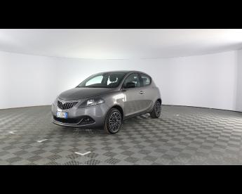 LANCIA CERTIFIED Lancia Ypsilon Iii 2015 1.0 Firefly Hybrid Gold S And S 70cv Usata - City Car Ibrido Grigio - Piacenza - 2326472_2