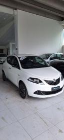 LANCIA CERTIFIED Lancia Ypsilon 1.0 Firefly 5 Porte S And S Hybrid Platino Usata - City Car Ibrido Bianco - Tortona - 2330101_3