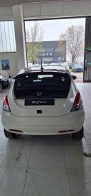 LANCIA CERTIFIED Lancia Ypsilon 1.0 Firefly 5 Porte S And S Hybrid Platino Usata - City Car Ibrido Bianco - Tortona - 2330101_5