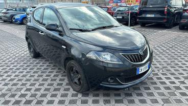 LANCIA CERTIFIED Lancia Ypsilon 1.0 70cv Hybrid Gold Usata - City Car Ibrido Nero - Fisciano - 2330158_2