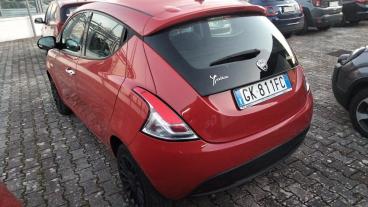 LANCIA CERTIFIED Lancia Ypsilon 1.0 70cv Hybrid Silver Usata - City Car Ibrido Rosso - Fisciano - 2330160_4