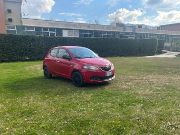 LANCIA CERTIFIED Lancia Ypsilon 1.0 70cv Hybrid Silver Usata - City Car Ibrido Rosso - Fisciano - 2330161_2