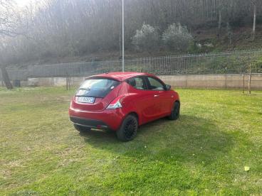 LANCIA CERTIFIED Lancia Ypsilon 1.0 70cv Hybrid Silver Usata - City Car Ibrido Rosso - Fisciano - 2330161_3