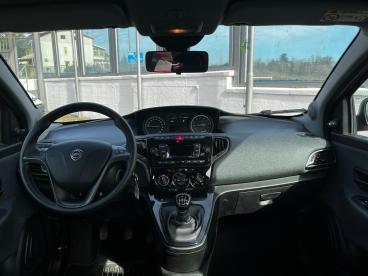 LANCIA CERTIFIED Lancia Ypsilon 1.0 70cv Hybrid Silver Usata - City Car Ibrido Rosso - Fisciano - 2330164_5