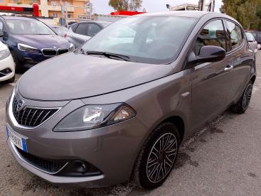 LANCIA CERTIFIED Lancia Ypsilon 1.0 70cv Hybrid Gold Usata - City Car Ibrido Grigio - Fisciano - 2330170_1