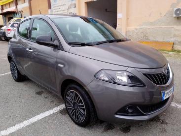 LANCIA CERTIFIED Lancia Ypsilon 1.0 70cv Hybrid Gold Usata - City Car Ibrido Grigio - Fisciano - 2330170_2
