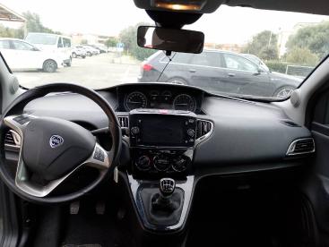 LANCIA CERTIFIED Lancia Ypsilon 1.0 70cv Hybrid Gold Usata - City Car Ibrido Grigio - Fisciano - 2330170_5